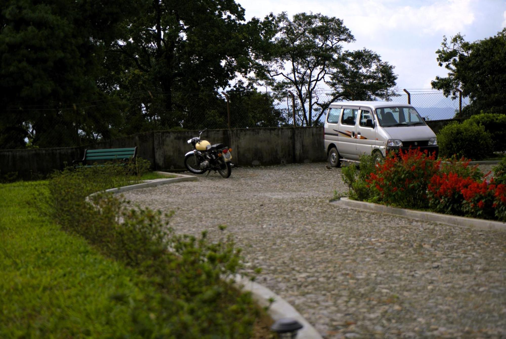 Niharika, The Old Place กาลิมปง ภายนอก รูปภาพ
